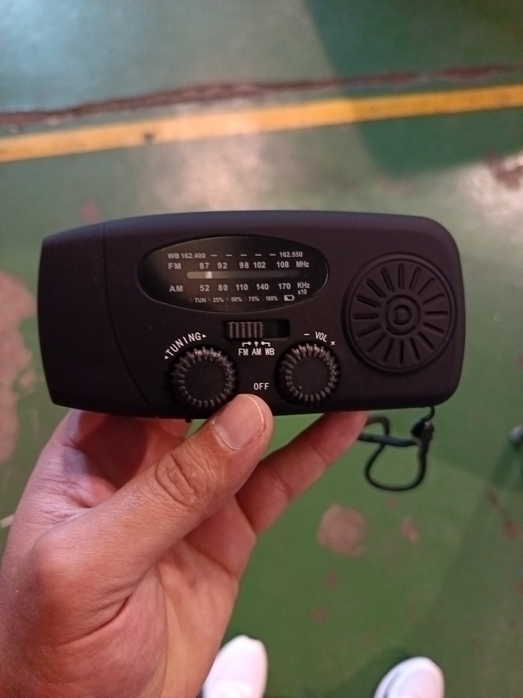 Radio de emergencia con manivela linterna LED