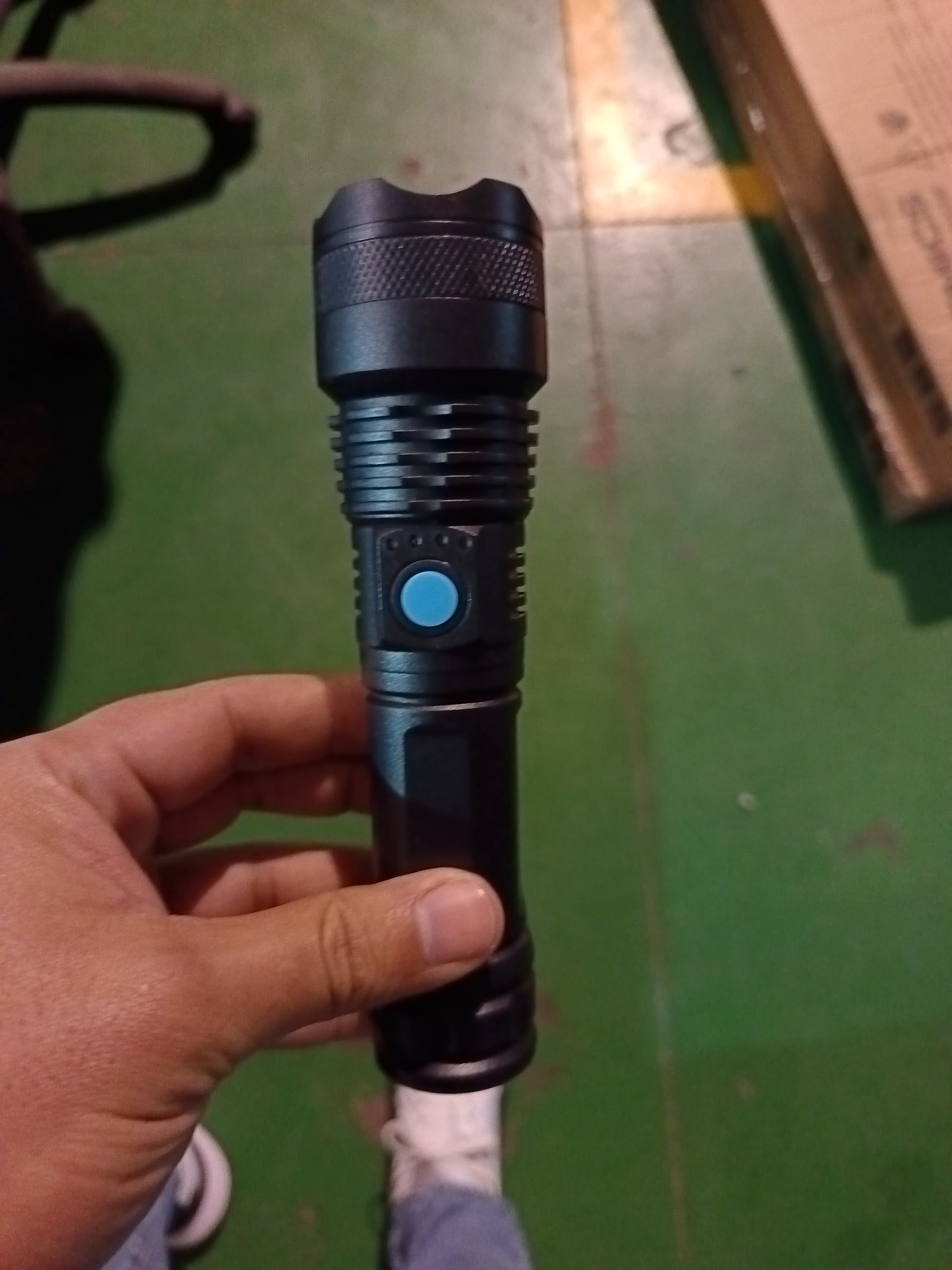 USB CHARGING FLASHLIGHT